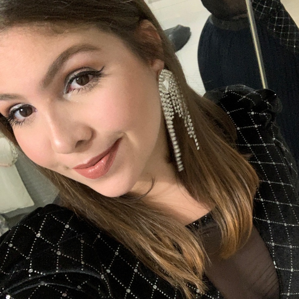 Meet your Posher, Valeria